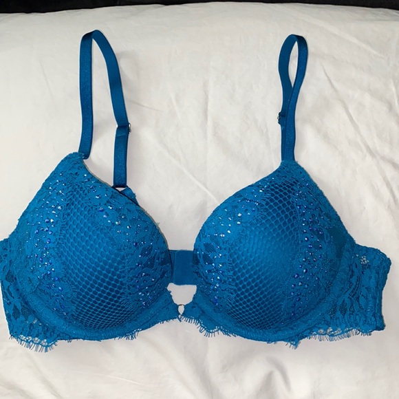SOLD - new Victoria’s Secret Bombshell bra
